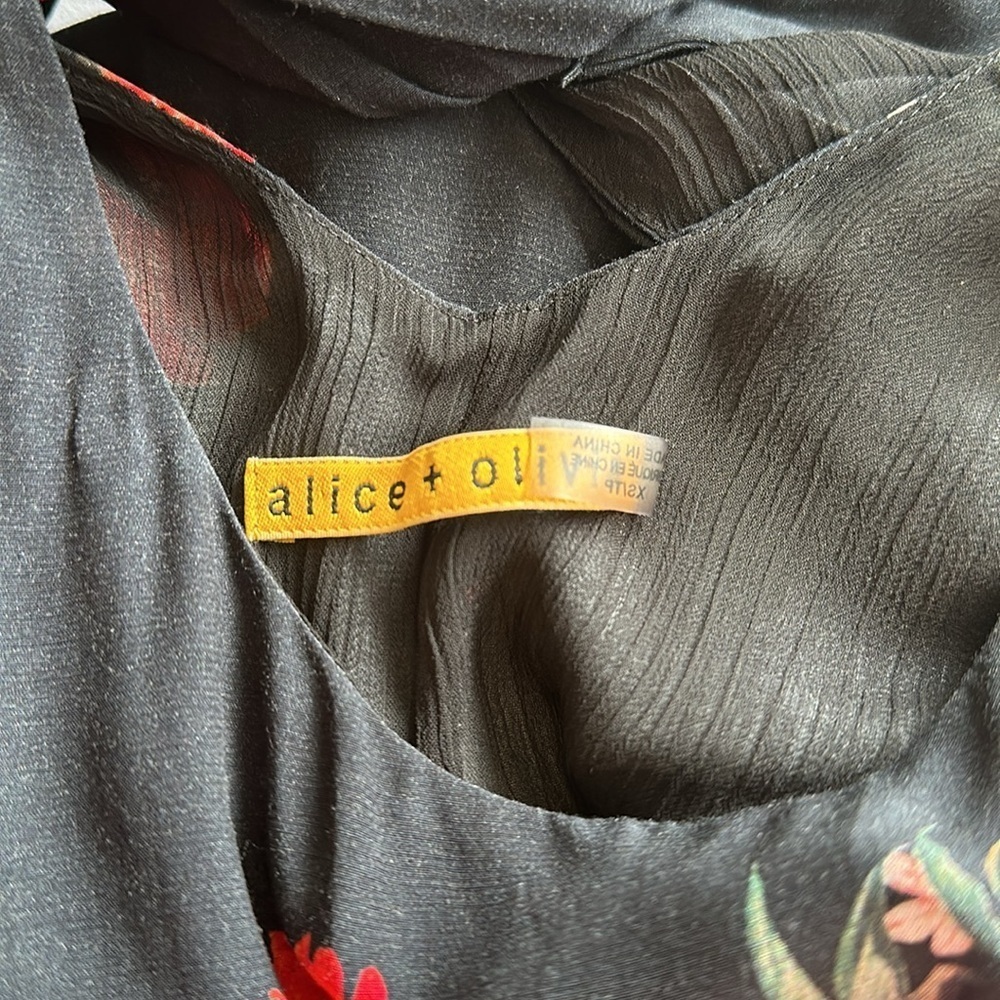 Alice+Olivia Liz Twist Back in Castaway Floral, XS - Picture 11 of 12